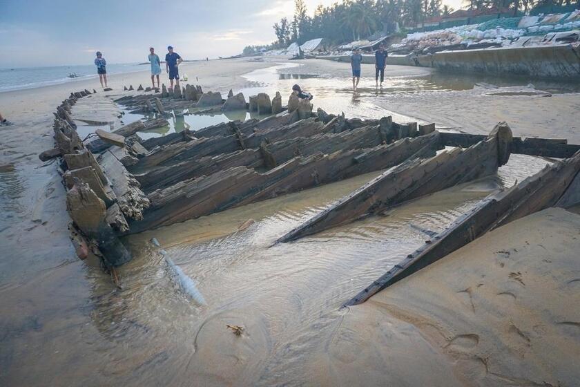 Un antiguo barco reaparece en Hoi An tras varios meses de desaparición