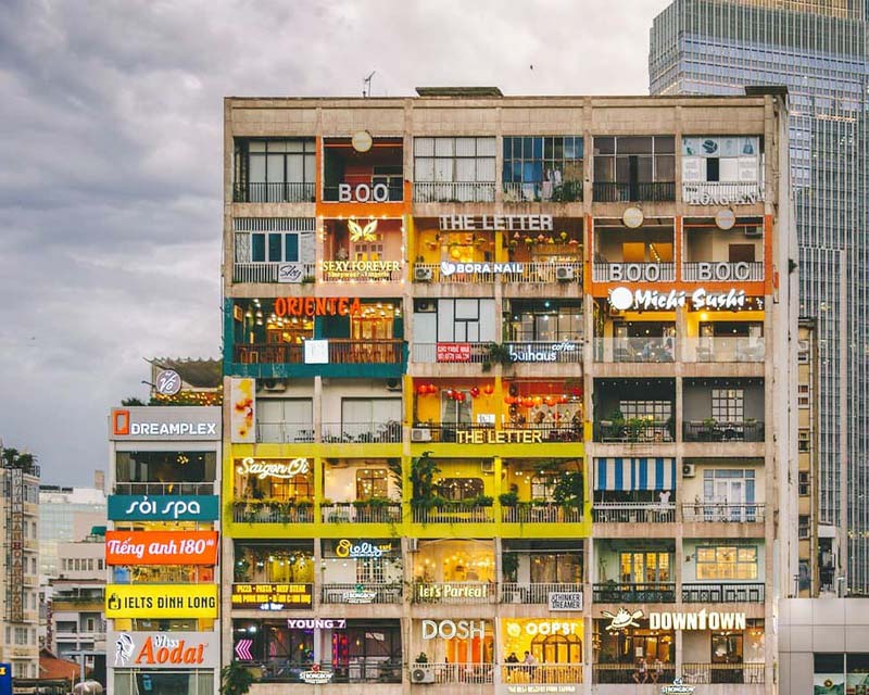 El antiguo edificio número 42 de la calle peatonal Nguyen Hue