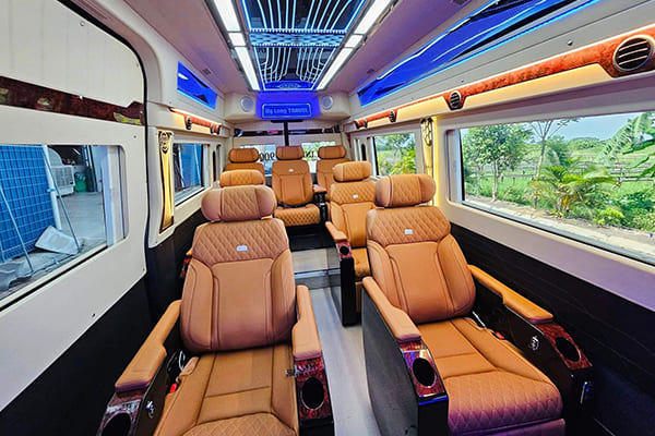 moverse de hanoi a hue en limousine