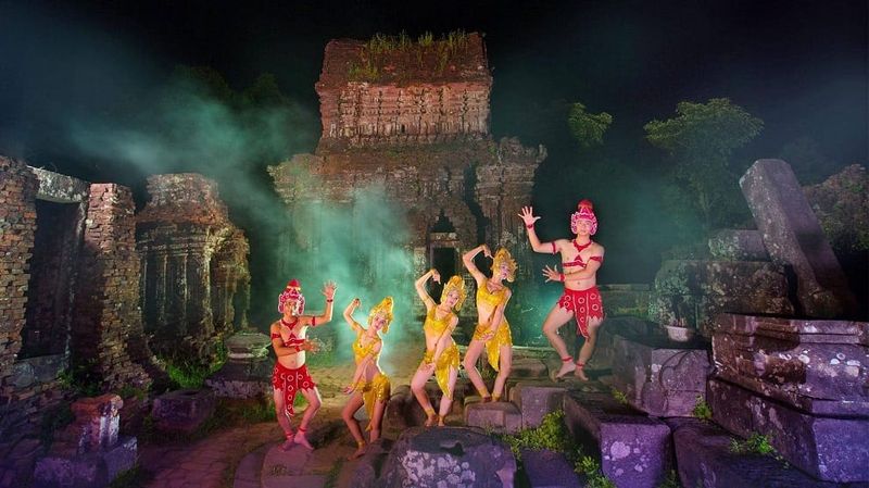 actuacion local de danza de shiva