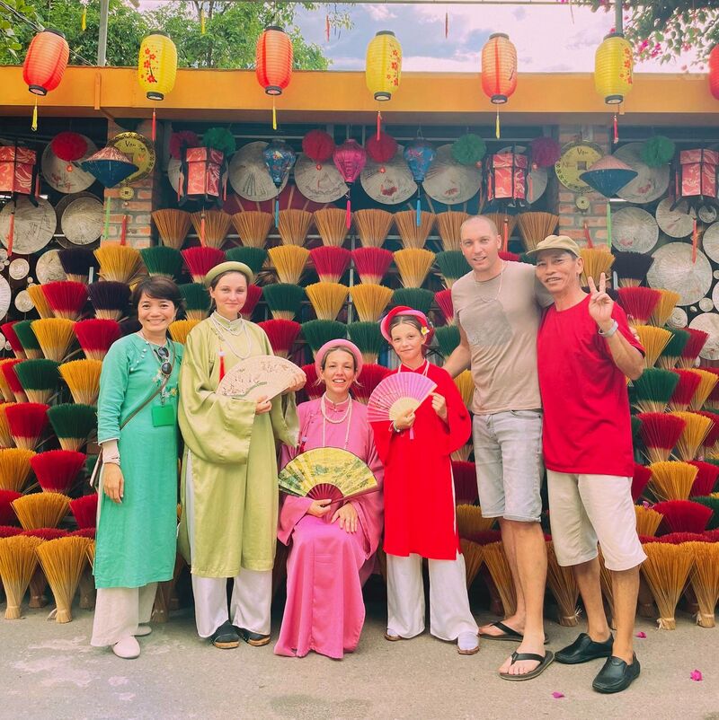 destinos asiaticos baratos - viajeros en hue vietnam