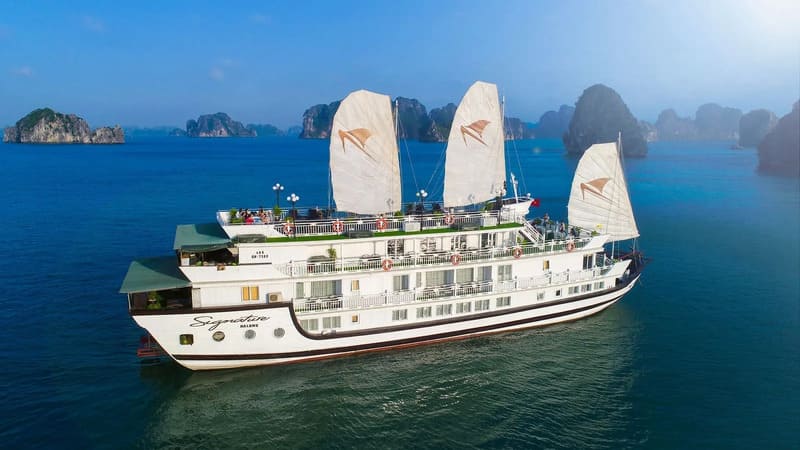 crucero signature en bahia de bai tu long