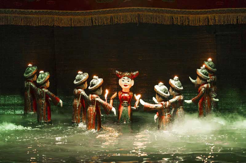 Espectáculo de marionetas sobre el agua en hanoi