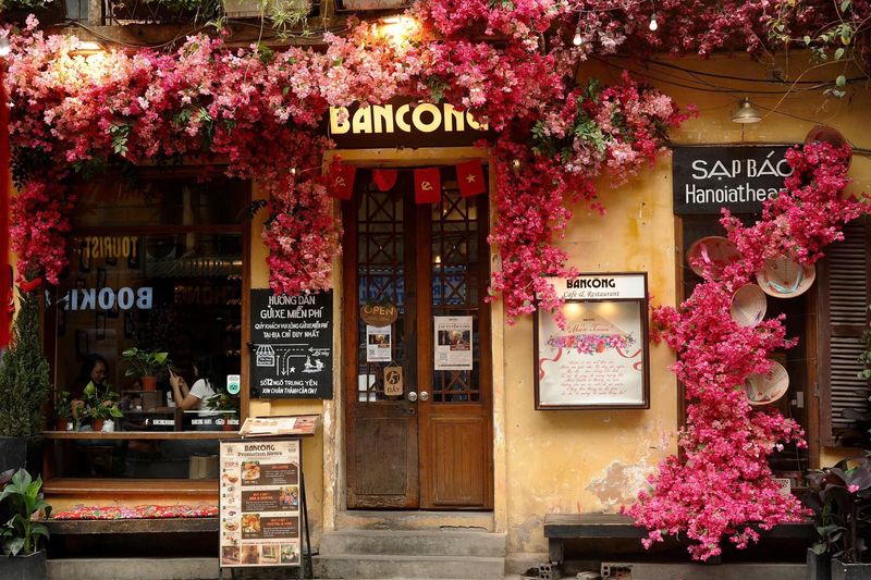 cafe en hanoi - ban công cafe