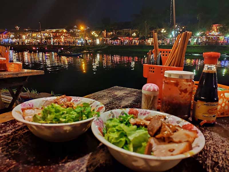 Puede encontrar cao lầu por todas partes en los barrios antiguos de Hoi An