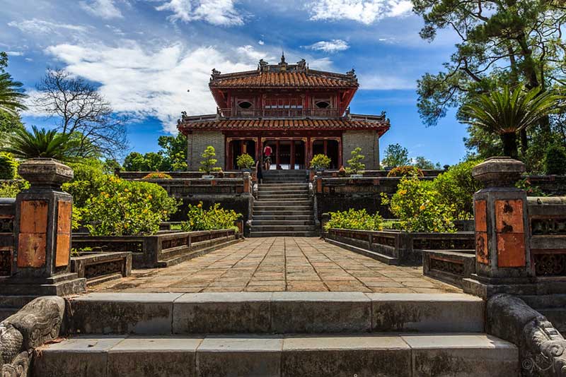 hue vietnam tumba minh mang