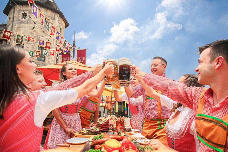festival de cerveza en bana hills - puente dorado vietnam