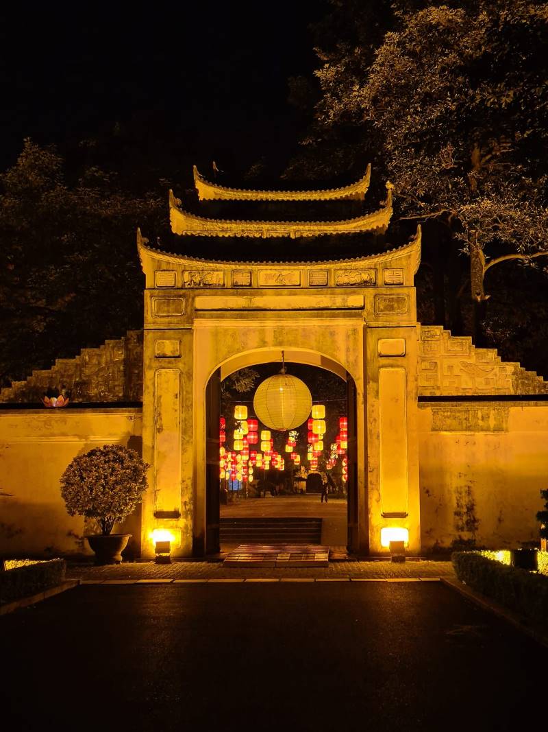 hanoi de noche - ciudadela imperial de thang long