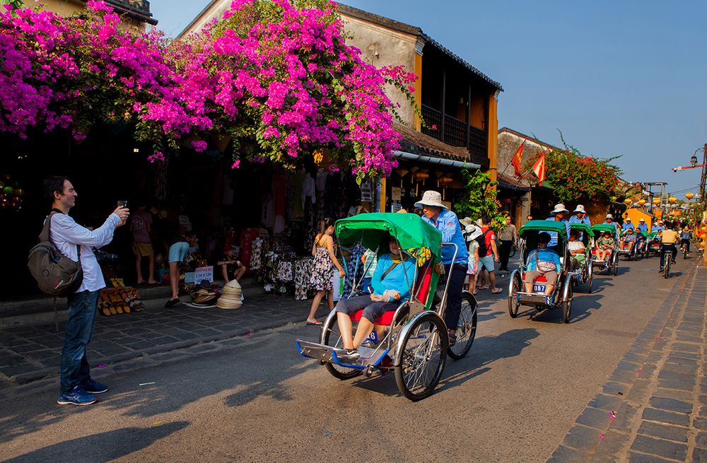 casco antiguo hoi an en bicicleta