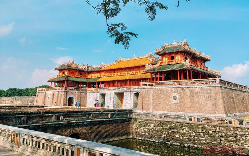 ciudad imperial hue ngo mon