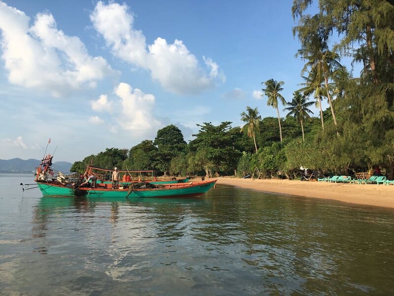 barcos en koh tonsay