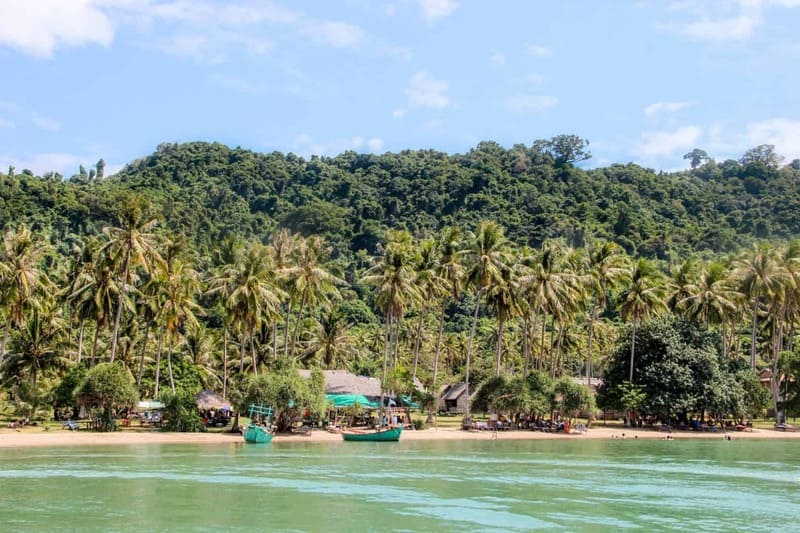 playa en kep camboya