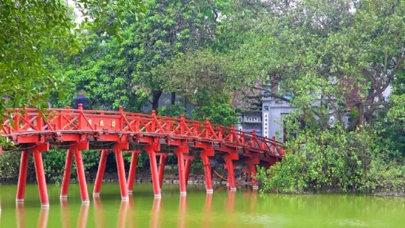 lago hoan kiem - puente the huc