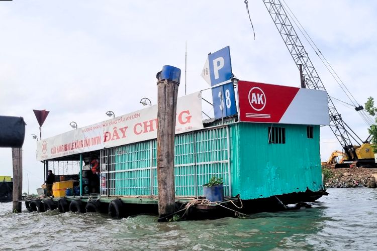 estacion de gas en mercado flotante vietnam