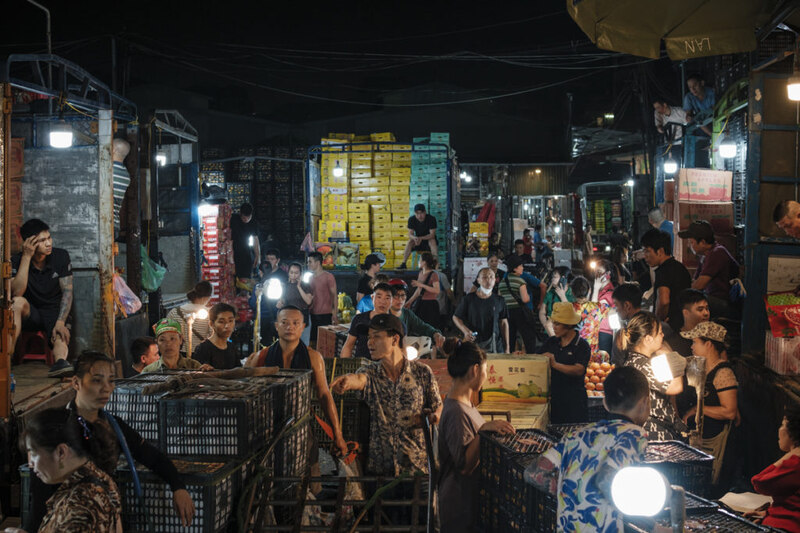 mercado nocturno en hanoi