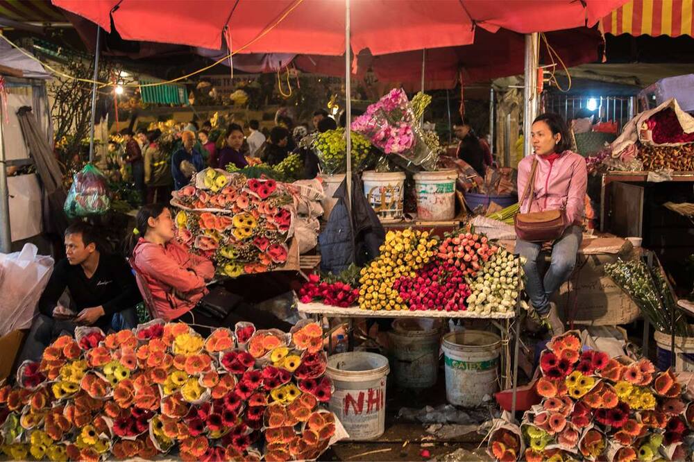 mercado de flores quang ba en hanoi