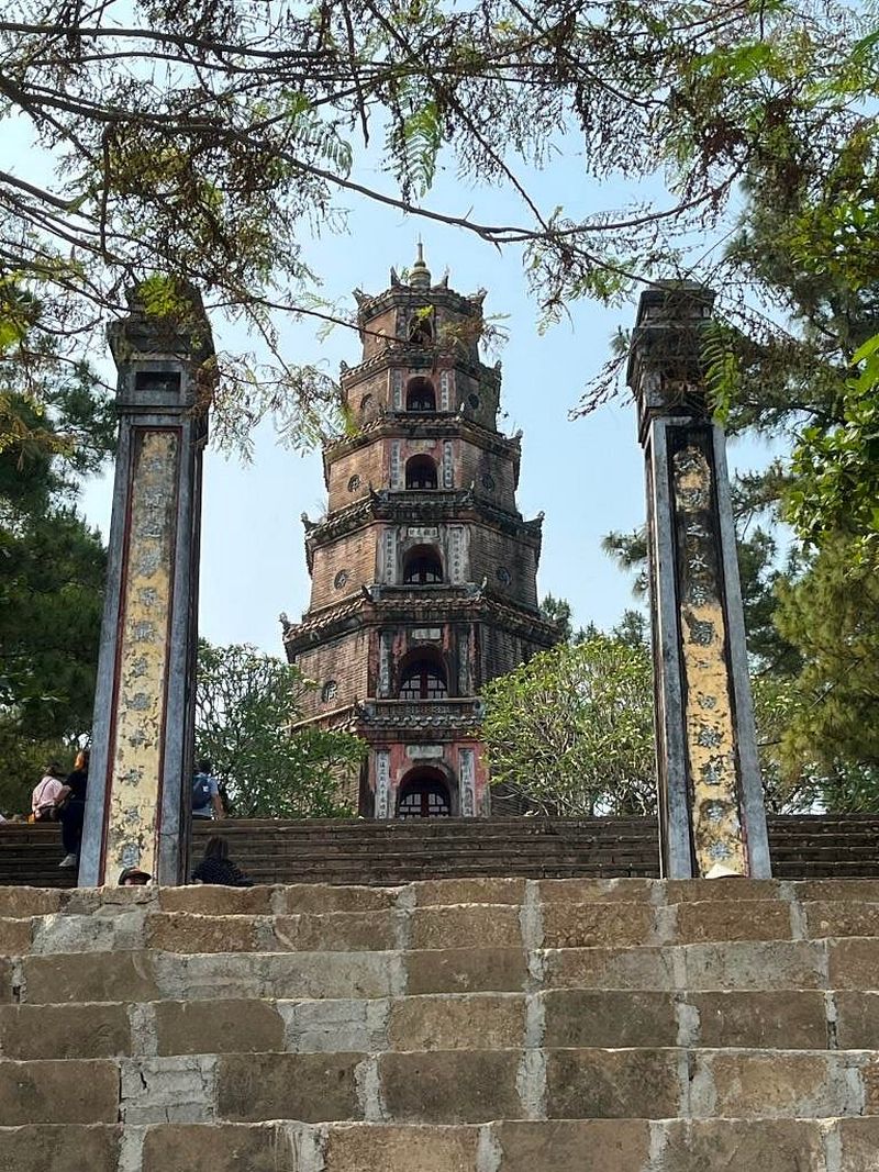 pagoda thien mu hue en vietnam en 2 semanas
