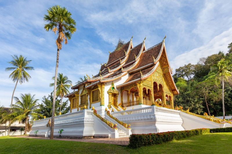 laos o camboya - palacio real en luang prabang en laos
