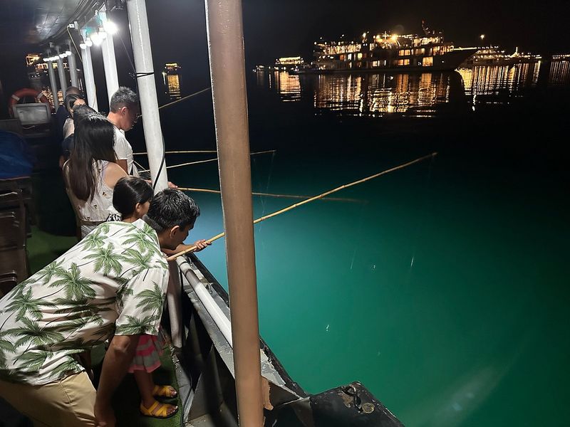 pesca en crucero bahia de halong en vietnam en 2 semanas
