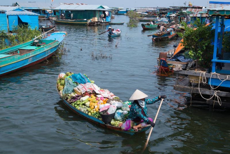 laos o camboya - pueblo flotante kompong luong en tonle sap