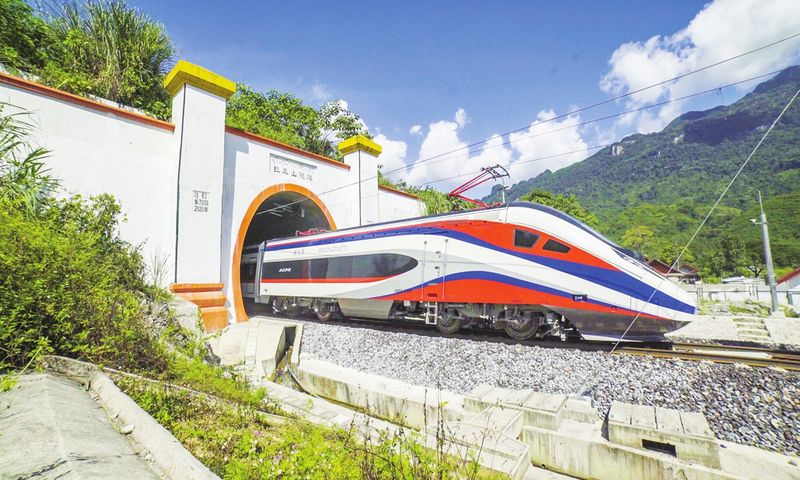 vietnam o laos - tren en laos