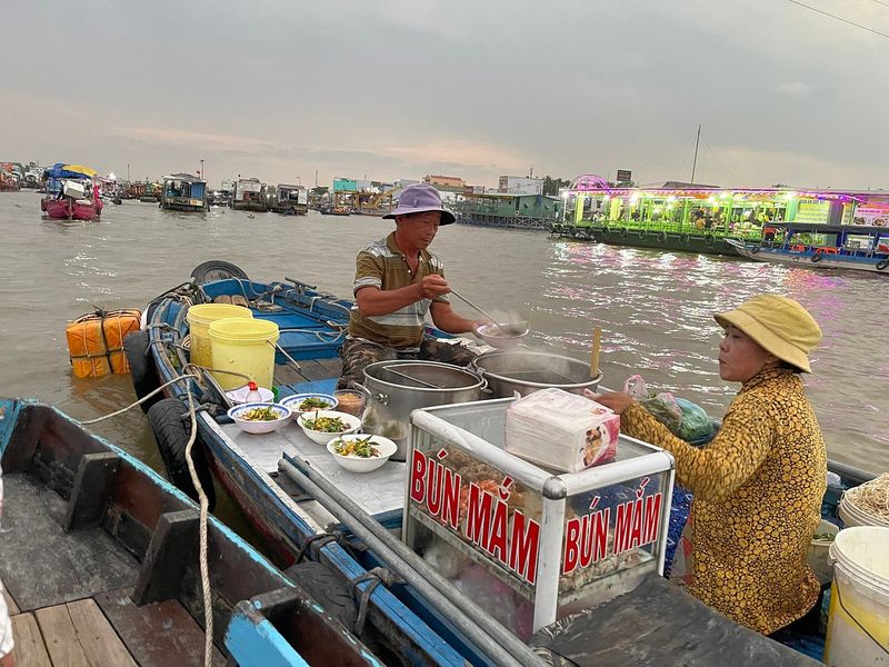 mercado flotante de delta del mekong en vietnam en 2 semanas