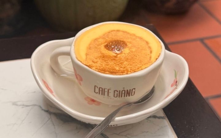 cafe con huevo en cafe giang hanoi
