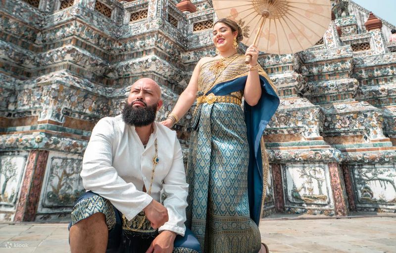 wat arun - traje tradicional