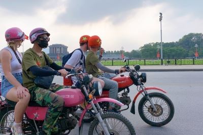 Medio día explora Hanoi en motor/jeep tour