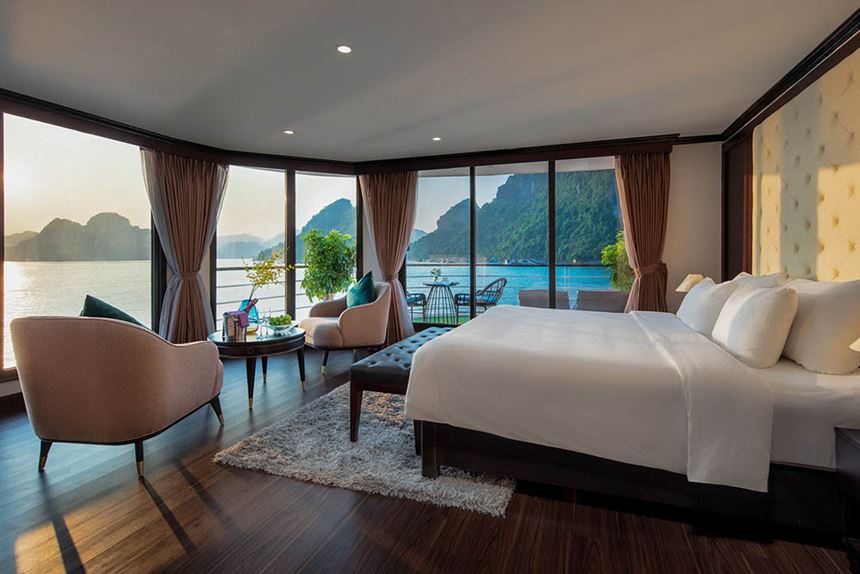 Un camarote a bordo de un crucero de lujo en la bahía de Halong