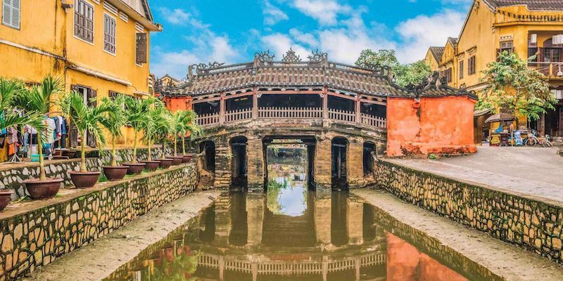 Observa la belleza de Hoi An a través de un paseo por el río Thu Bon