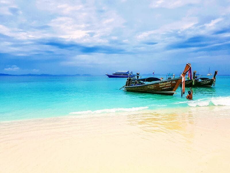 Phuket es uno de los lugares que puedes visitar una y otra vez gracias a sus diversas playas.