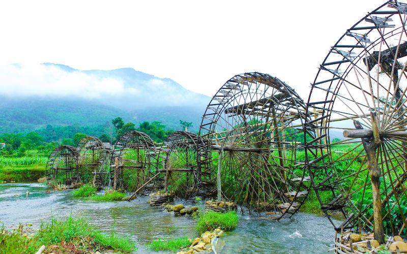Rueda hidráulica tradicional en Pu Luong